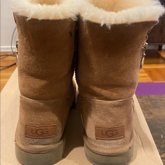 Authentic UGG Tan Sheepskin Boots - Picture 4 of 12
